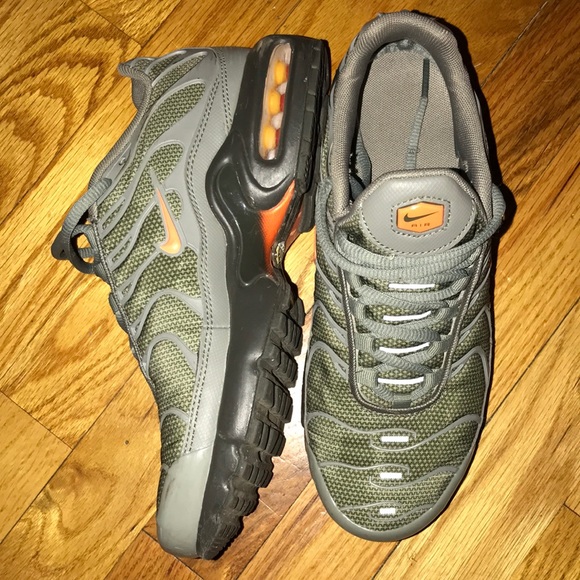 olive green air max plus grade school